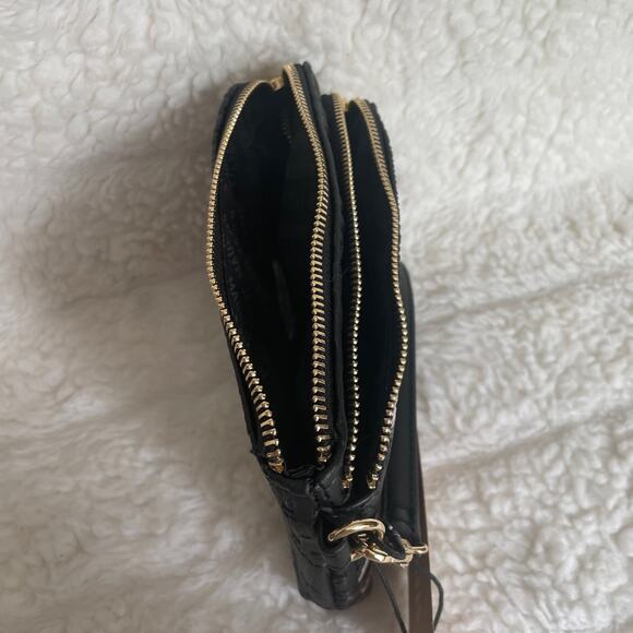 Steve Madden Wristlet Embossed Wallet Black Floral - Picture 7 of 8